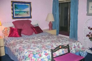 3 bedrooms, WiFi, bed sheets - Fantastic Condo in Bayside Location w/Free WiFi, Shared Pool, Private W/D (Ocean City)