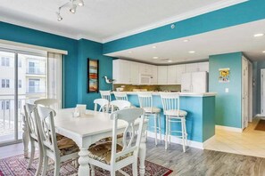 Dining - Beautiful & Conveniently Located Oceanside Home w/Shared Pool, Free WiFi (Ocean City)