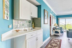Interior - Beautiful & Conveniently Located Oceanside Home w/Shared Pool, Free WiFi (Ocean City)