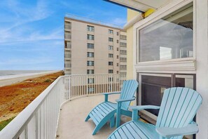 Property grounds - Beautiful oceanfront home with free WiFi fireplace, shared pool & hot tub (Ocean City)