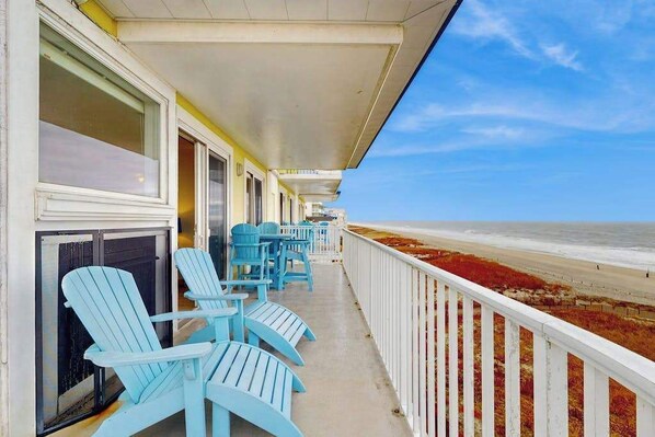 Terrace/patio - Beautiful oceanfront home with free WiFi fireplace, shared pool & hot tub (Ocean City)