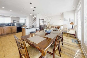 Dining - Contemporary townhome with 21-foot dock, 4 decks, WiFi, AC & shared pool (West Ocean City)
