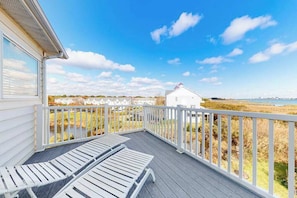 Property grounds - Contemporary townhome with 21-foot dock, 4 decks, WiFi, AC & shared pool (West Ocean City)