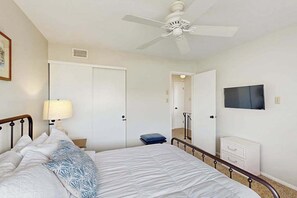 2 bedrooms, iron/ironing board, WiFi, bed sheets - Beach Club 109 B (Ocean City)