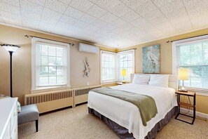 4 bedrooms, WiFi, bed sheets - Charming, family-friendly house close to Ocean City attractions & beaches (Ocean City)