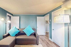 TV, offices - Charming, family-friendly house close to Ocean City attractions & beaches (Ocean City)
