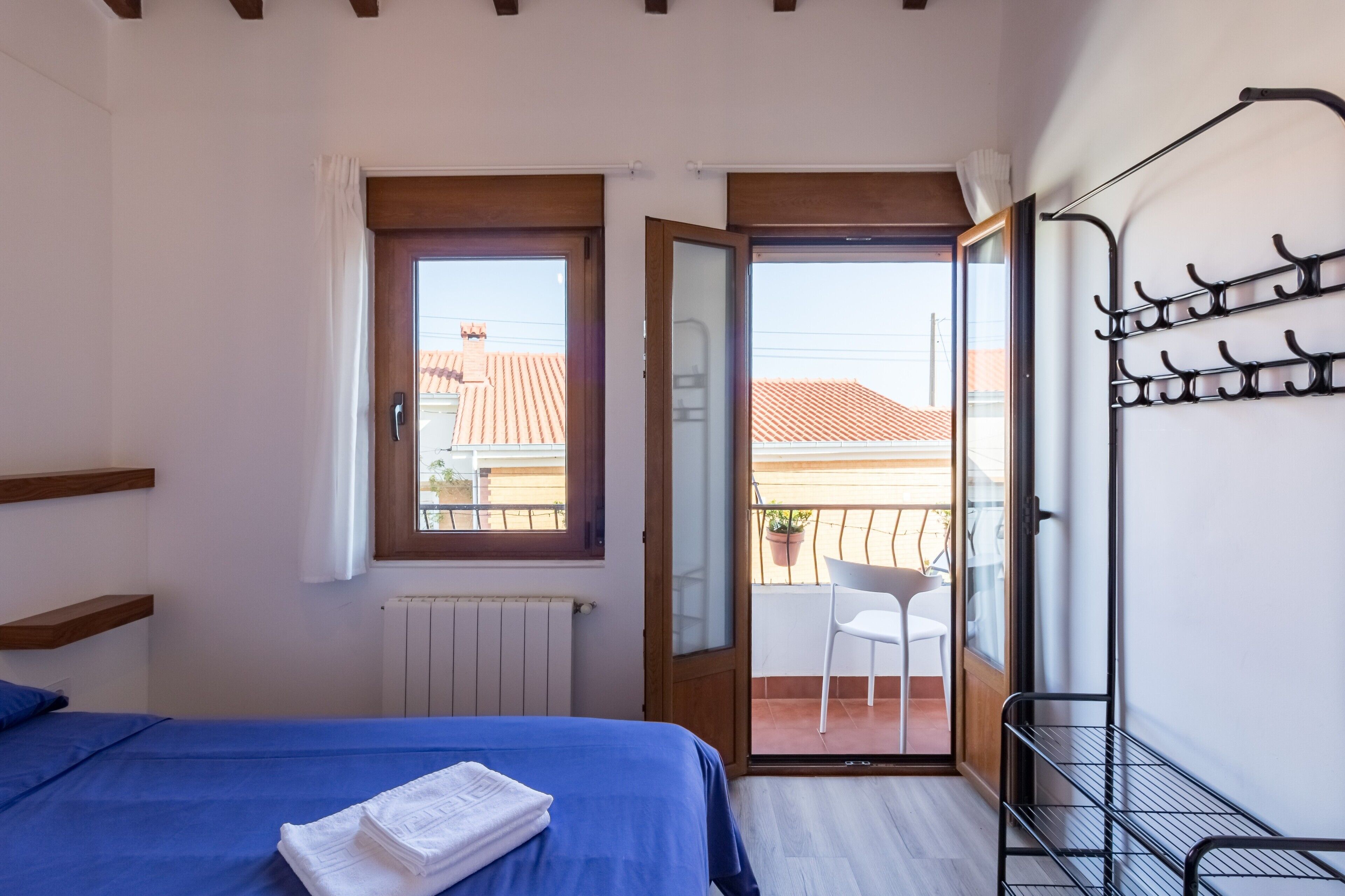 4 dormitorios, tabla de planchar con plancha, wifi y ropa de cama