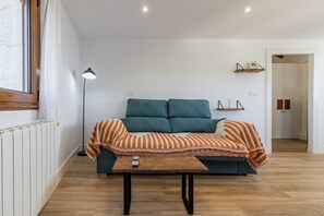 TV - El Rincón de Denver: Encantadora casa azul en la costa cántabra (Suances)