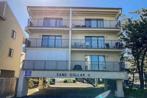 Exterior - Updated condo with balcony, washer/dryer & beach access - near dining & golf (Ocean City)