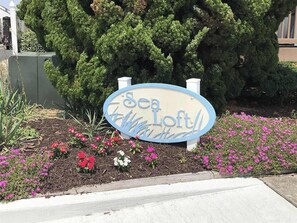 Property grounds - Bright & beachy getaway near white sand with fast WiFi, open layout, AC & W/D (Ocean City)