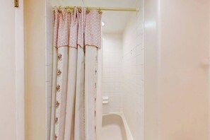 Shower, towels - Beachfront escape with an outdoor pool, fast WiFi, washer/dryer, & ocean view (Ocean City)