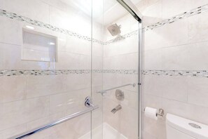 Shower, towels - Updated, third-floor condo with balcony, W/D, central AC, & WiFi - near beach (Ocean City)