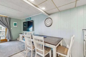 Dining - Beachside condo with fast WiFi, balcony, central AC, & private washer/dryer (Ocean City)