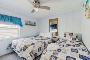 3 bedrooms, iron/ironing board, WiFi, bed sheets - Beachside condo with fast WiFi, balcony, central AC, & private washer/dryer (Ocean City)