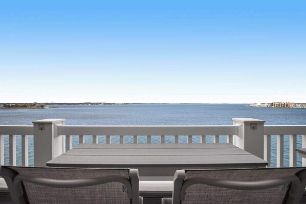 Property grounds - Bayfront third-floor condo with sunset views, fast WiFi, and walkable location (Ocean City)
