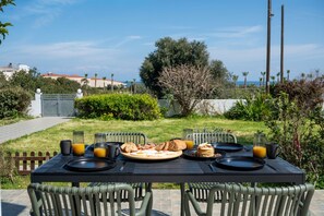 Outdoor dining - Villa Serena Kalithea Rhodes Sea View& Jacuzzi (Rodos)