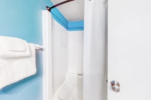 Shower, towels - Oceanfront Condo with Beach Views, WiFi, Washer-Dryer, Parking & Walkable Locale (Ocean City)