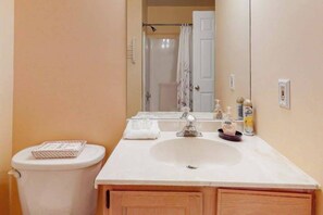 Shower, towels - Quiet retreat with screened porch, large deck, and central AC (Ocean Pines)