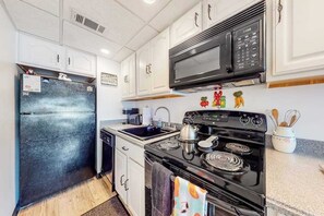 Fridge, microwave, oven, stovetop - Bluewater East 303 N (Ocean City)