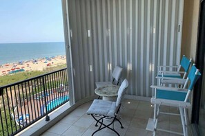 Property grounds - Cozy condo in beachfront complex with pool & W/D (Ocean City)