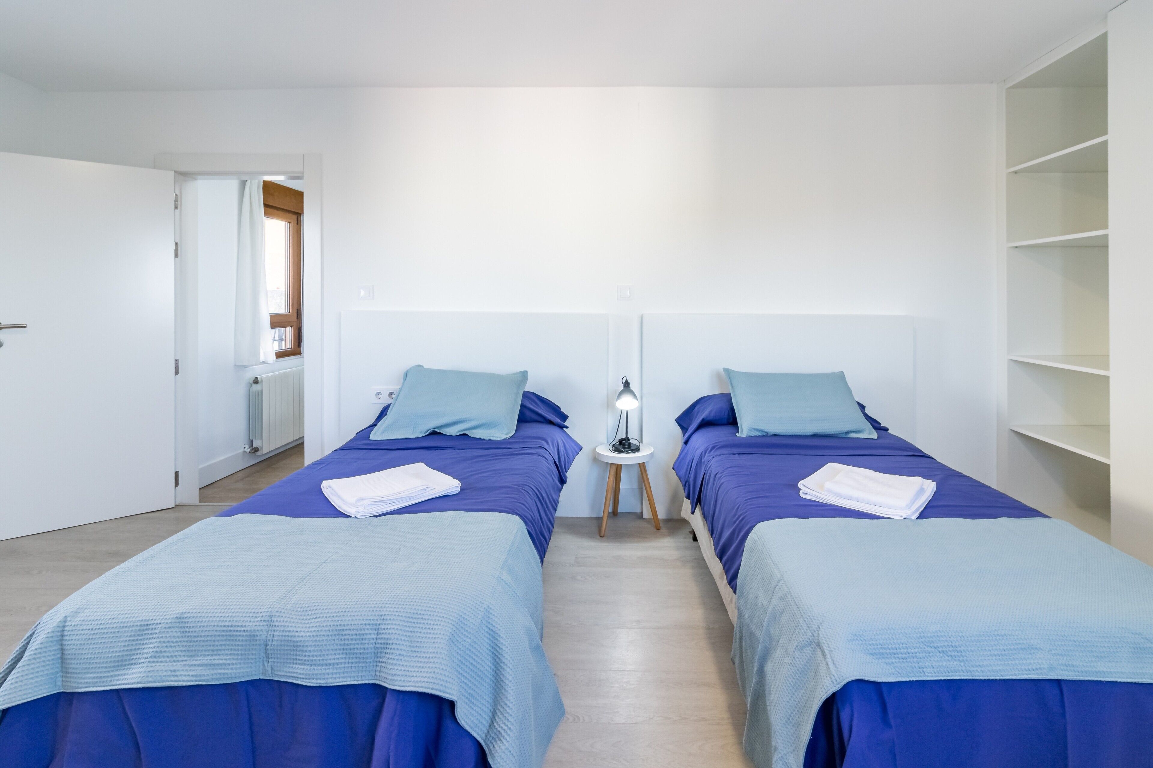 2 dormitorios, tabla de planchar con plancha, wifi y ropa de cama
