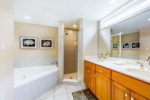 Shower, towels - Bay & ocean views at Sea Palms - free WiFi, private washer/dryer & dog-friendly (Ocean City)