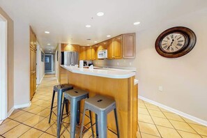 Fridge, microwave, oven, stovetop - Bay & ocean views at Sea Palms - free WiFi, private washer/dryer & dog-friendly (Ocean City)