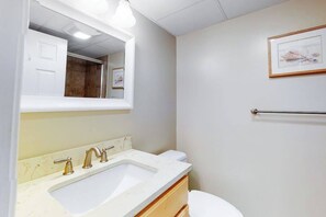 Shower, towels - Oceanfront Condo with Balcony, Gorgeous Views, Washer/Dryer & Free WiFi (Ocean City)