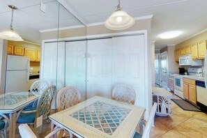 Dining - Oceanfront Condo with Balcony, Gorgeous Views, Washer/Dryer & Free WiFi (Ocean City)