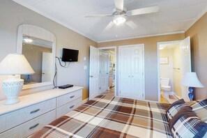 1 bedroom, Internet, bed sheets - Oceanfront Condo with Balcony, Gorgeous Views, Washer/Dryer & Free WiFi (Ocean City)