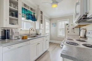 Fridge, microwave, oven, stovetop - Walk Everywhere - Cute Coastal Cottage - Alfresco Dining, Outdoor Shower & Porch (Ocean City)