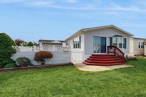 Exterior - Wonderful Home w/Enclosed Backyard, Private Washer & Dryer + Shared Pool (Berlin)