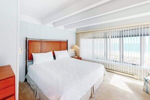 4 bedrooms, WiFi, bed sheets - Lovely Beachfront Home w/Spectacular Ocean Views From Deck + Free WiFi (Ocean City)