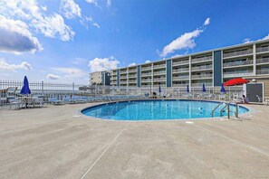 Pool - Bay View Condo with Balcony, AC, WiFi, Washer/Dryer & Community Pool (Ocean City)