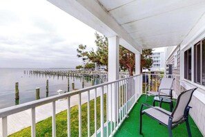 Terrace/patio - Bayfront Condo with Great Views, Wrap-Around Deck, WiFi, W/D & Shared Pool (Ocean City)