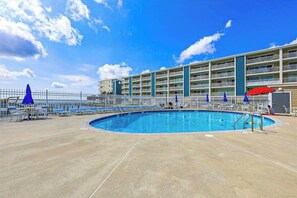Pool - Bayfront Condo with Great Views, Wrap-Around Deck, WiFi, W/D & Shared Pool (Ocean City)
