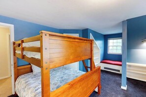 Desk, iron/ironing board, WiFi, bed sheets - Quiet Family Home 4 Blocks from the Beach/Boardwalk with Deck, WiFi & Fireplace (Ocean City)