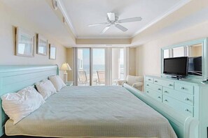 3 bedrooms, WiFi, bed sheets - Ocean-view condo with shaded balcony, central AC, W/D, pool, gym & coastal decor (Ocean City)