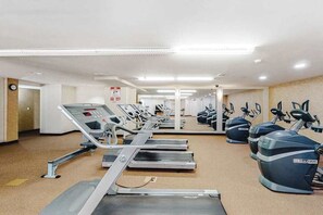 Fitness facility - Ocean-view condo with shaded balcony, central AC, W/D, pool, gym & coastal decor (Ocean City)