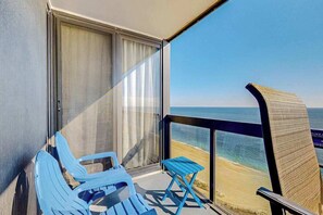 Property grounds - Beachfront condo with beach access, pools, sauna, game room, tennis, gym, W/D (Ocean City)