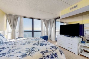 2 bedrooms, iron/ironing board, WiFi, bed sheets - Beachfront condo with beach access, pools, sauna, game room, tennis, gym, W/D (Ocean City)