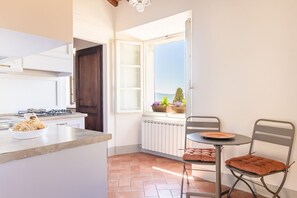 Dining - Il Ponte - a romantic retreat blending history and panoramic views (Cortona)