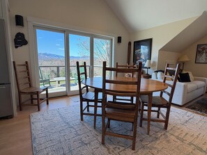 Interior - Cozy 1-bedroom apartment in Stowe with amazing views, AC & gas fireplace (Stowe)