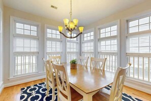 Dining - Beach Retreat A (Ocean City)