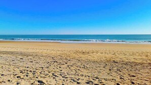 A beach with a clear sky and calm sea. - Beach Retreat A (Ocean City)