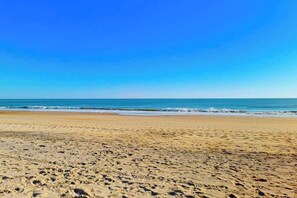 A beach with a clear sky and calm sea. - Beach Retreat A (Ocean City)