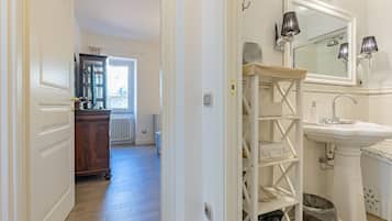 Classic Apartment, Patio, Lake View | Bathroom | Shower, free toiletries, hair dryer, towels