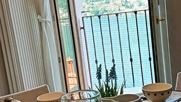 Classic Apartment, Patio, Lake View | Living area
