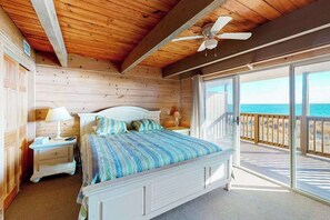 4 bedrooms, WiFi, bed sheets - Comfortable & Convenient Townhouse Right on Beach w/Free WiFi, Shared Pool (Ocean City)