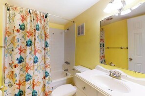 Shower, towels - 19th floor oceanfront getaway w/ pool access, private washer/dryer, and WiFi (Ocean City)